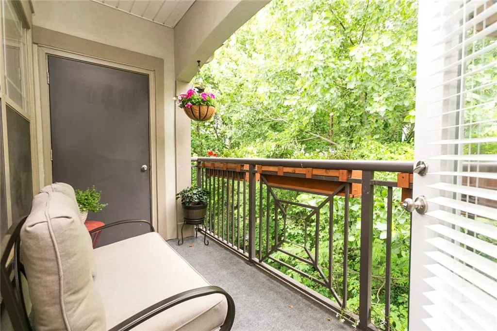 5559 Glenridge Drive Unit 2407, Sandy Springs, Georgia 30342, 2 Bedrooms Bedrooms, ,2 BathroomsBathrooms,Residential,Sold,5559 Glenridge Drive Unit 2407,6726963