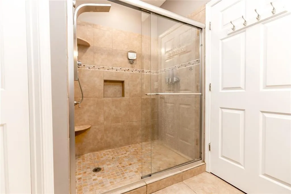 5559 Glenridge Drive Unit 2407, Sandy Springs, Georgia 30342, 2 Bedrooms Bedrooms, ,2 BathroomsBathrooms,Residential,Sold,5559 Glenridge Drive Unit 2407,6726963