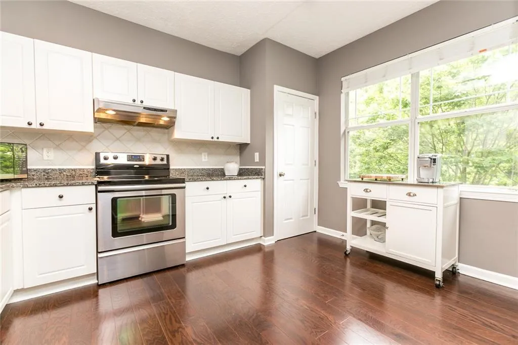 5559 Glenridge Drive Unit 2407, Sandy Springs, Georgia 30342, 2 Bedrooms Bedrooms, ,2 BathroomsBathrooms,Residential,Sold,5559 Glenridge Drive Unit 2407,6726963