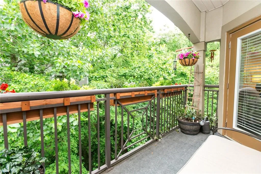5559 Glenridge Drive Unit 2407, Sandy Springs, Georgia 30342, 2 Bedrooms Bedrooms, ,2 BathroomsBathrooms,Residential,Sold,5559 Glenridge Drive Unit 2407,6726963