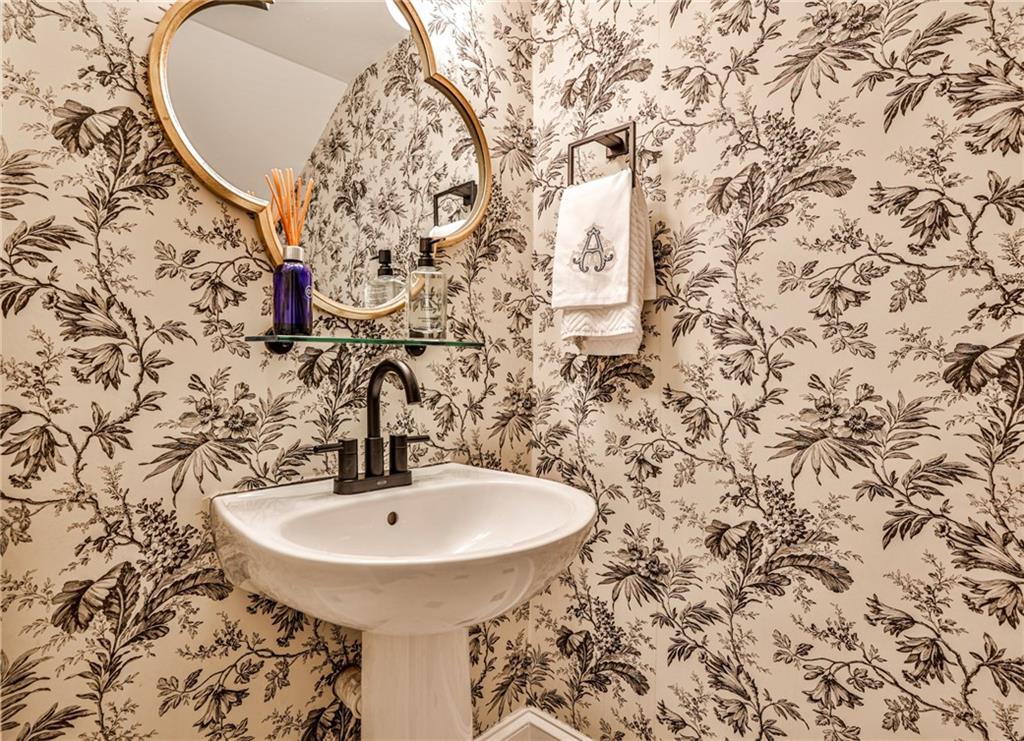 345 W Berwicke Common, Atlanta, Georgia 30342, 5 Bedrooms Bedrooms, ,4 BathroomsBathrooms,Residential,Sold,345 W Berwicke Common,7276024