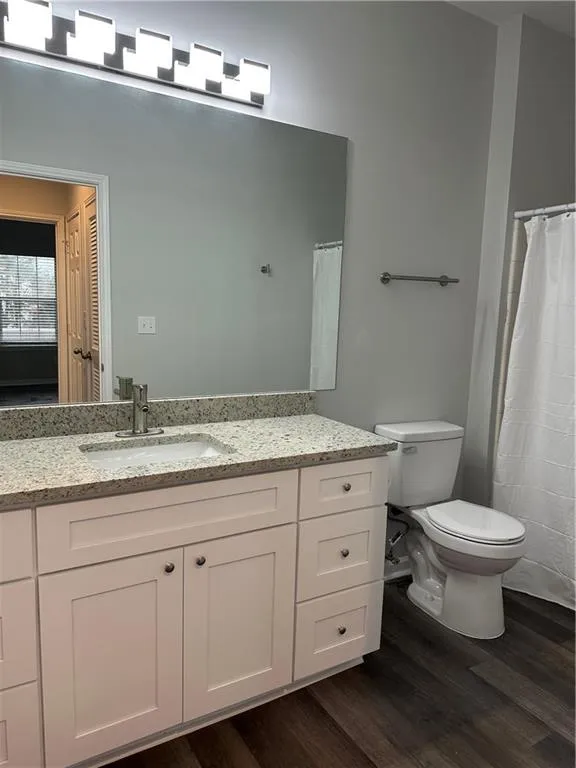 5641 Roswell Road Unit 204, Sandy Springs, Georgia 30342, 2 Bedrooms Bedrooms, ,2 BathroomsBathrooms,Residential,Sold,5641 Roswell Road Unit 204,7175630