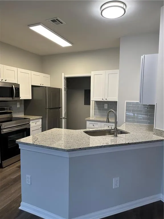 5641 Roswell Road Unit 204, Sandy Springs, Georgia 30342, 2 Bedrooms Bedrooms, ,2 BathroomsBathrooms,Residential,Sold,5641 Roswell Road Unit 204,7175630
