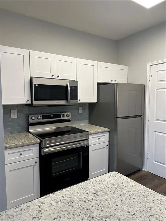 5641 Roswell Road Unit 204, Sandy Springs, Georgia 30342, 2 Bedrooms Bedrooms, ,2 BathroomsBathrooms,Residential,Sold,5641 Roswell Road Unit 204,7175630