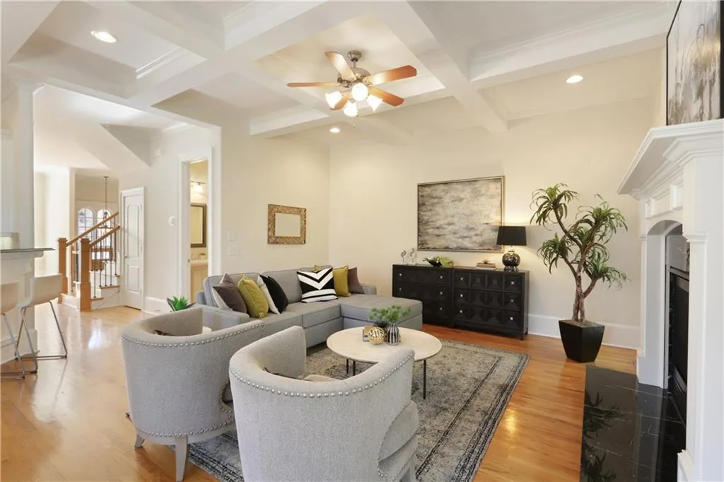 1090 Charles Towne Square, Sandy Springs, Georgia 30328, 4 Bedrooms Bedrooms, ,3 BathroomsBathrooms,Residential,Sold,1090 Charles Towne Square,6829603
