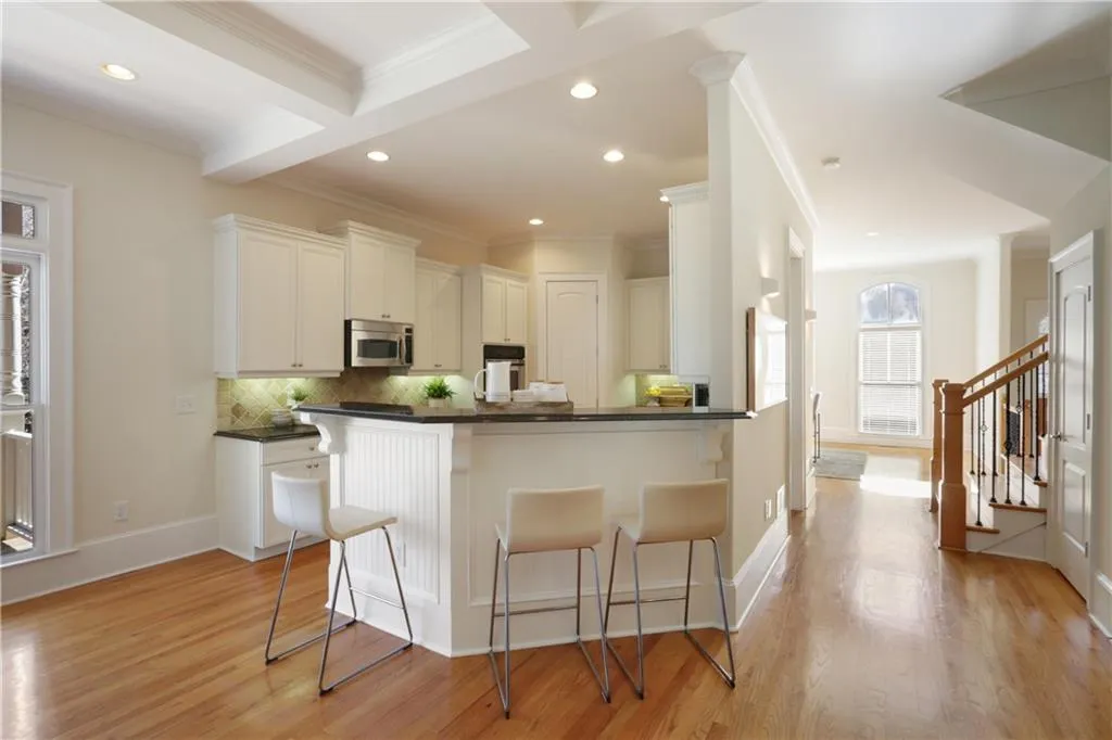 1090 Charles Towne Square, Sandy Springs, Georgia 30328, 4 Bedrooms Bedrooms, ,3 BathroomsBathrooms,Residential,Sold,1090 Charles Towne Square,6829603