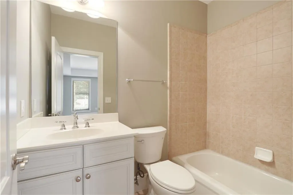 1090 Charles Towne Square, Sandy Springs, Georgia 30328, 4 Bedrooms Bedrooms, ,3 BathroomsBathrooms,Residential,Sold,1090 Charles Towne Square,6829603
