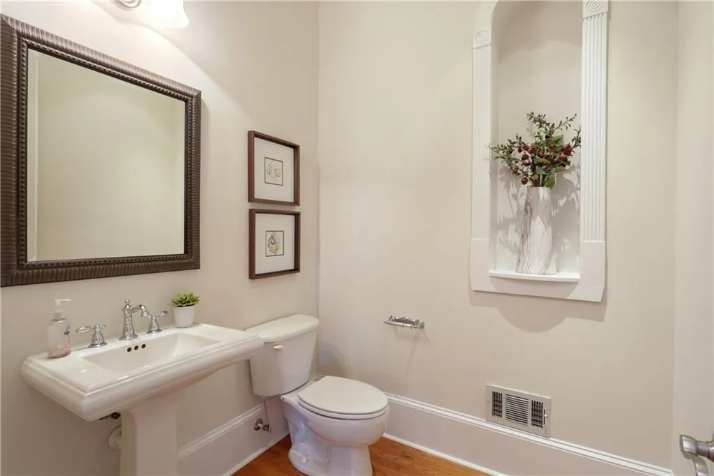 1090 Charles Towne Square, Sandy Springs, Georgia 30328, 4 Bedrooms Bedrooms, ,3 BathroomsBathrooms,Residential,Sold,1090 Charles Towne Square,6829603