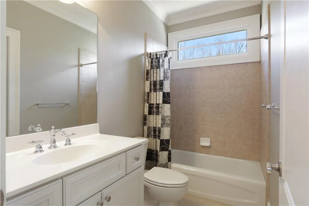 1090 Charles Towne Square, Sandy Springs, Georgia 30328, 4 Bedrooms Bedrooms, ,3 BathroomsBathrooms,Residential,Sold,1090 Charles Towne Square,6829603