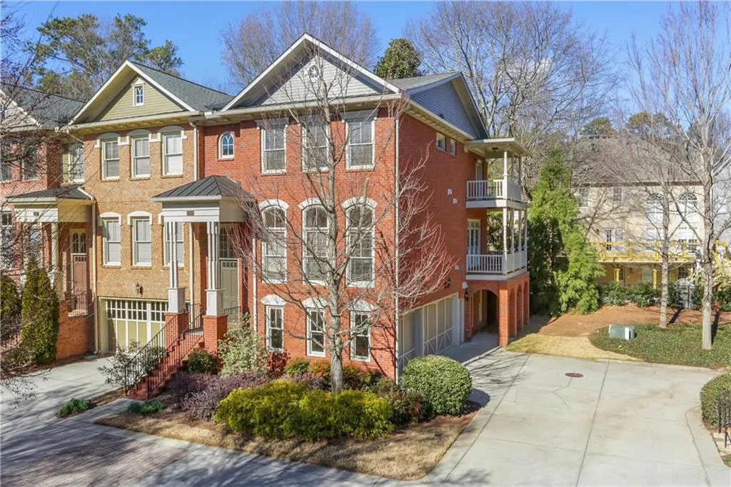 1090 Charles Towne Square, Sandy Springs, Georgia 30328, 4 Bedrooms Bedrooms, ,3 BathroomsBathrooms,Residential,Sold,1090 Charles Towne Square,6829603