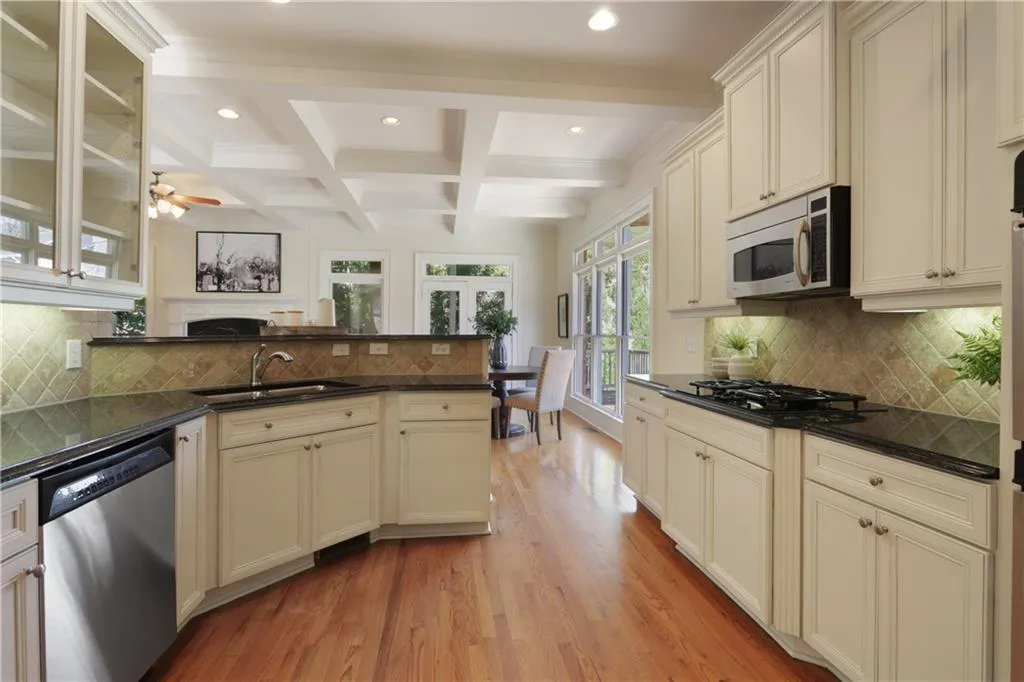 1090 Charles Towne Square, Sandy Springs, Georgia 30328, 4 Bedrooms Bedrooms, ,3 BathroomsBathrooms,Residential,Sold,1090 Charles Towne Square,6829603