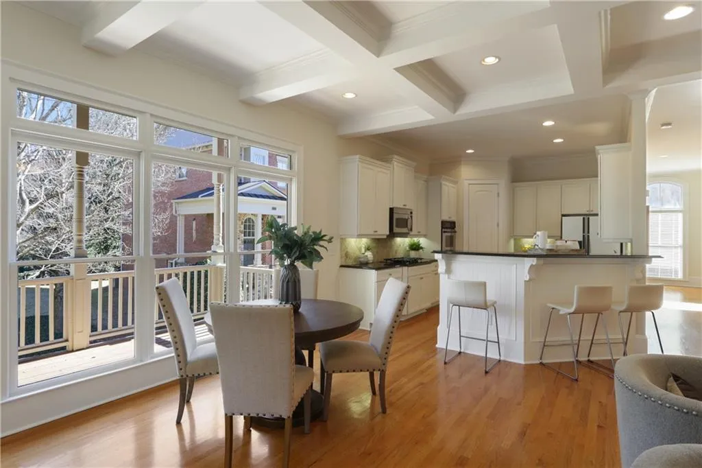 1090 Charles Towne Square, Sandy Springs, Georgia 30328, 4 Bedrooms Bedrooms, ,3 BathroomsBathrooms,Residential,Sold,1090 Charles Towne Square,6829603