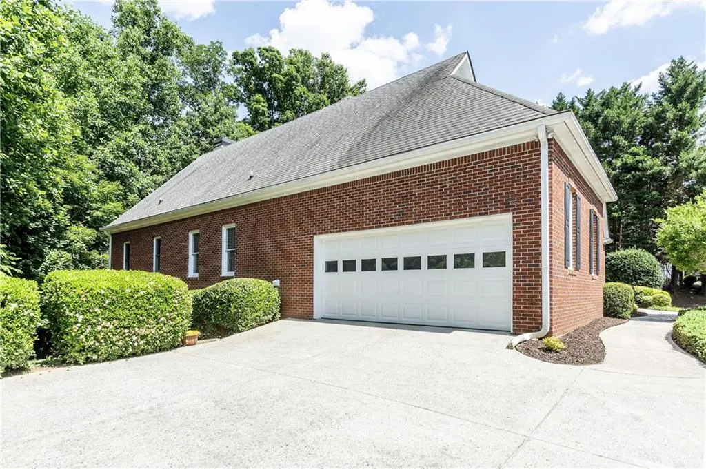 745 Spalding Heights Drive, Sandy Springs, Georgia 30350, 4 Bedrooms Bedrooms, ,3 BathroomsBathrooms,Residential,Sold,745 Spalding Heights Drive,6021339