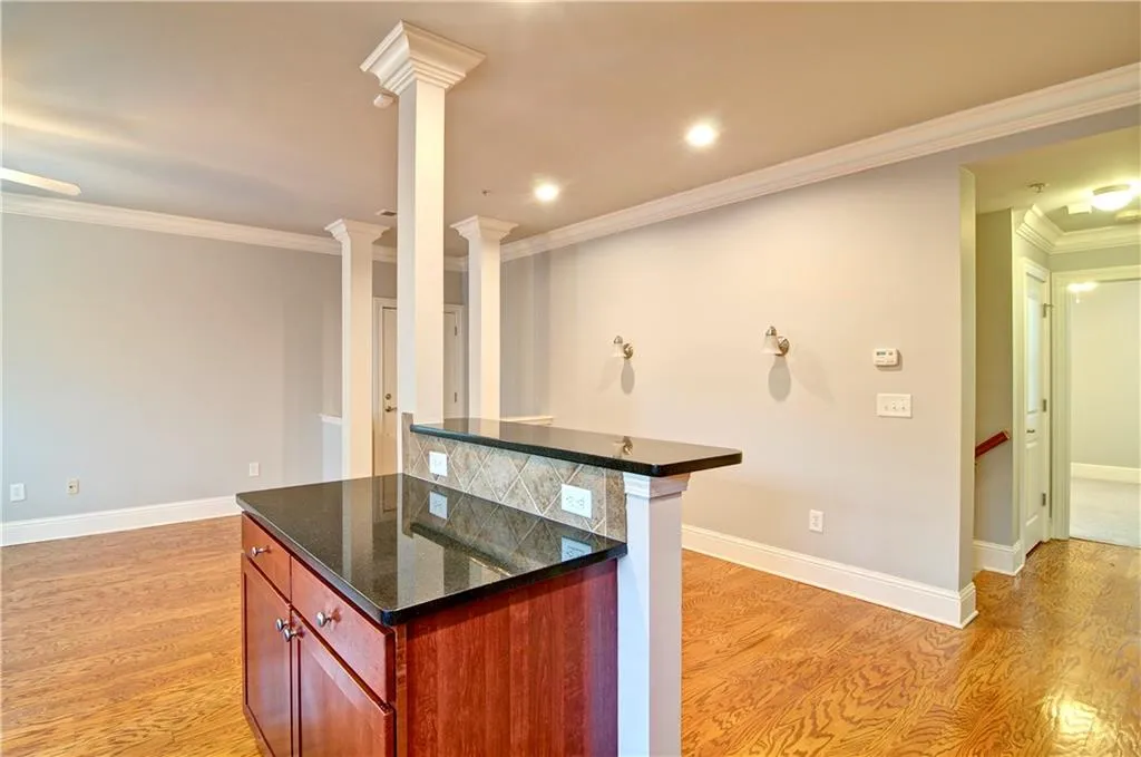 200 Le Gran Cove, Sandy Springs, Georgia 30328, 2 Bedrooms Bedrooms, ,2 BathroomsBathrooms,Residential,Sold,200 Le Gran Cove,6728887