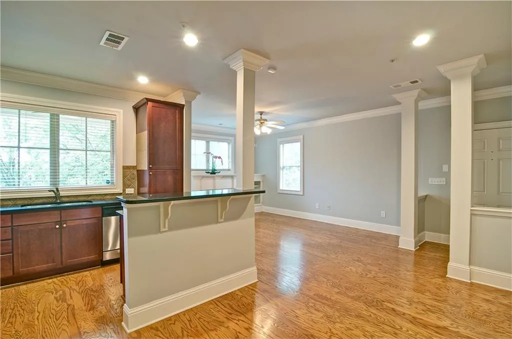 200 Le Gran Cove, Sandy Springs, Georgia 30328, 2 Bedrooms Bedrooms, ,2 BathroomsBathrooms,Residential,Sold,200 Le Gran Cove,6728887