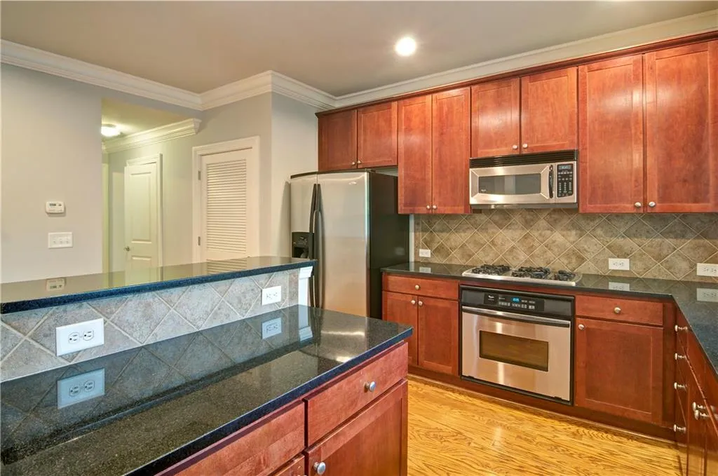 200 Le Gran Cove, Sandy Springs, Georgia 30328, 2 Bedrooms Bedrooms, ,2 BathroomsBathrooms,Residential,Sold,200 Le Gran Cove,6728887
