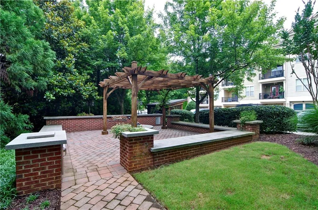 200 Le Gran Cove, Sandy Springs, Georgia 30328, 2 Bedrooms Bedrooms, ,2 BathroomsBathrooms,Residential,Sold,200 Le Gran Cove,6728887