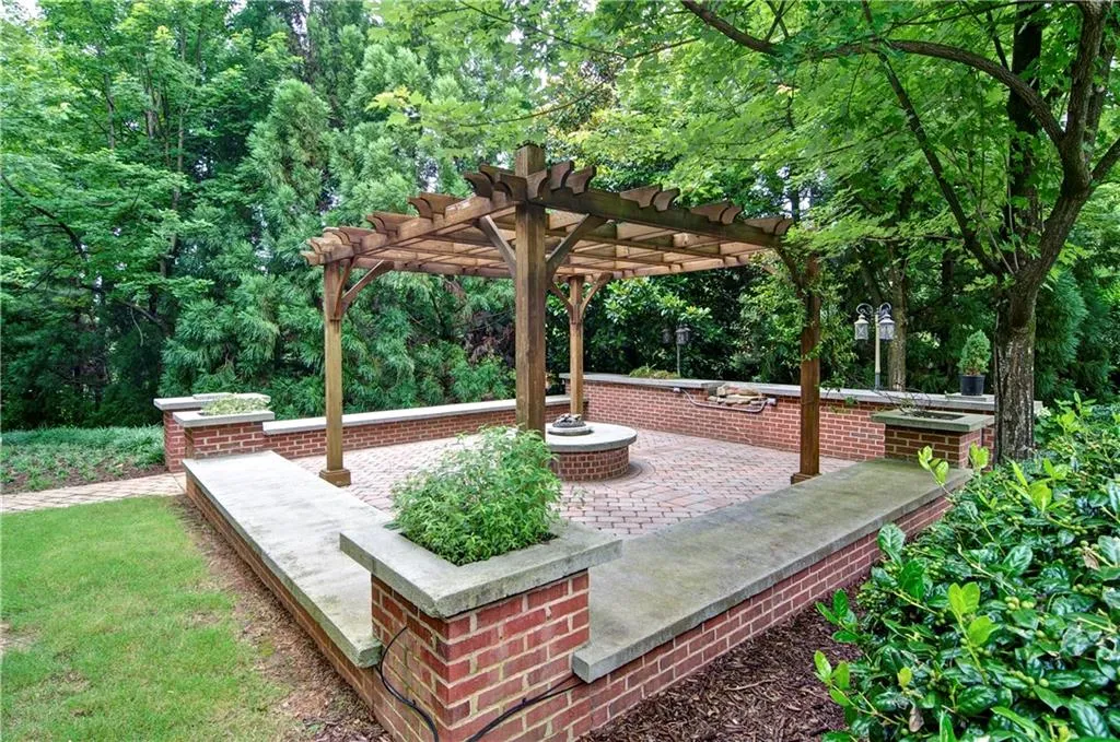 200 Le Gran Cove, Sandy Springs, Georgia 30328, 2 Bedrooms Bedrooms, ,2 BathroomsBathrooms,Residential,Sold,200 Le Gran Cove,6728887