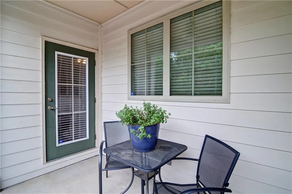 200 Le Gran Cove, Sandy Springs, Georgia 30328, 2 Bedrooms Bedrooms, ,2 BathroomsBathrooms,Residential,Sold,200 Le Gran Cove,6728887
