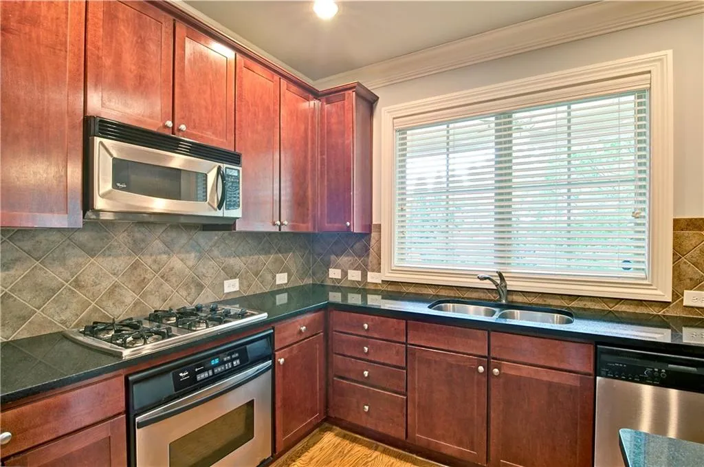 200 Le Gran Cove, Sandy Springs, Georgia 30328, 2 Bedrooms Bedrooms, ,2 BathroomsBathrooms,Residential,Sold,200 Le Gran Cove,6728887