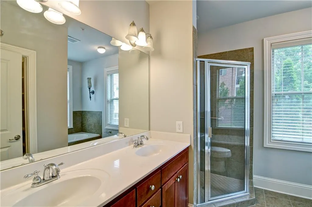 200 Le Gran Cove, Sandy Springs, Georgia 30328, 2 Bedrooms Bedrooms, ,2 BathroomsBathrooms,Residential,Sold,200 Le Gran Cove,6728887