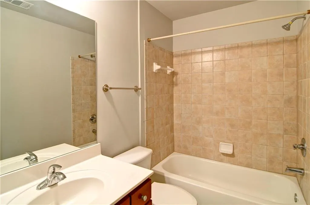 200 Le Gran Cove, Sandy Springs, Georgia 30328, 2 Bedrooms Bedrooms, ,2 BathroomsBathrooms,Residential,Sold,200 Le Gran Cove,6728887
