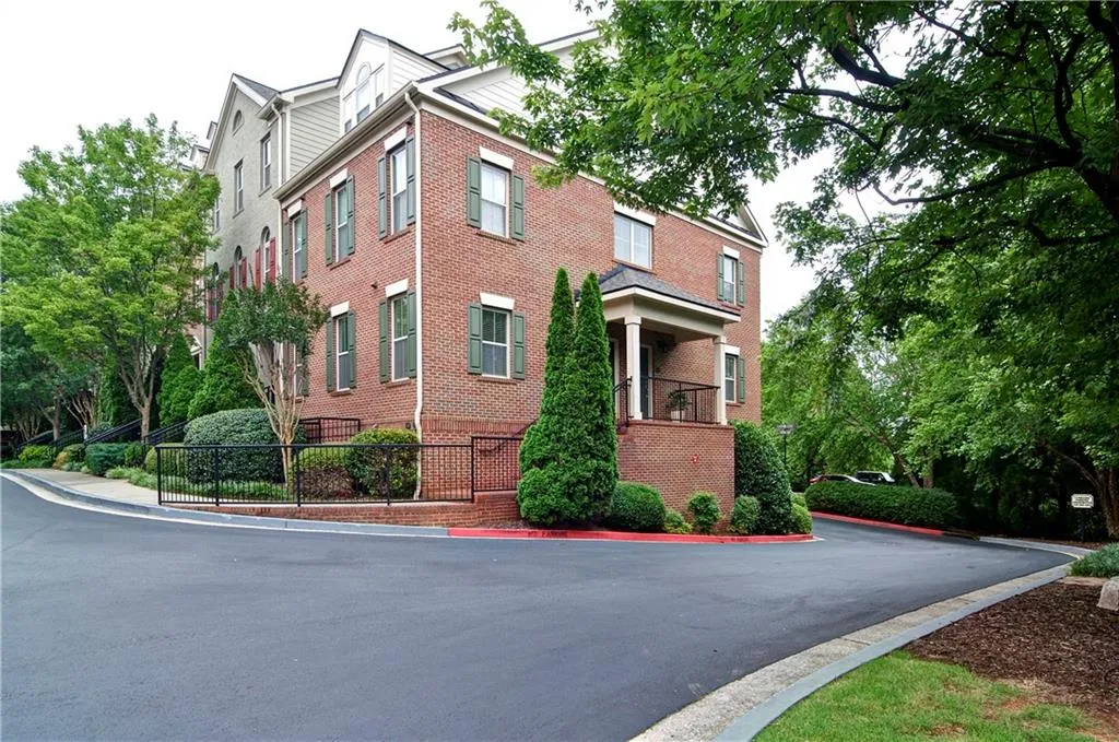 200 Le Gran Cove, Sandy Springs, Georgia 30328, 2 Bedrooms Bedrooms, ,2 BathroomsBathrooms,Residential,Sold,200 Le Gran Cove,6728887