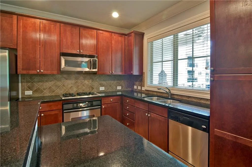 200 Le Gran Cove, Sandy Springs, Georgia 30328, 2 Bedrooms Bedrooms, ,2 BathroomsBathrooms,Residential,Sold,200 Le Gran Cove,6728887