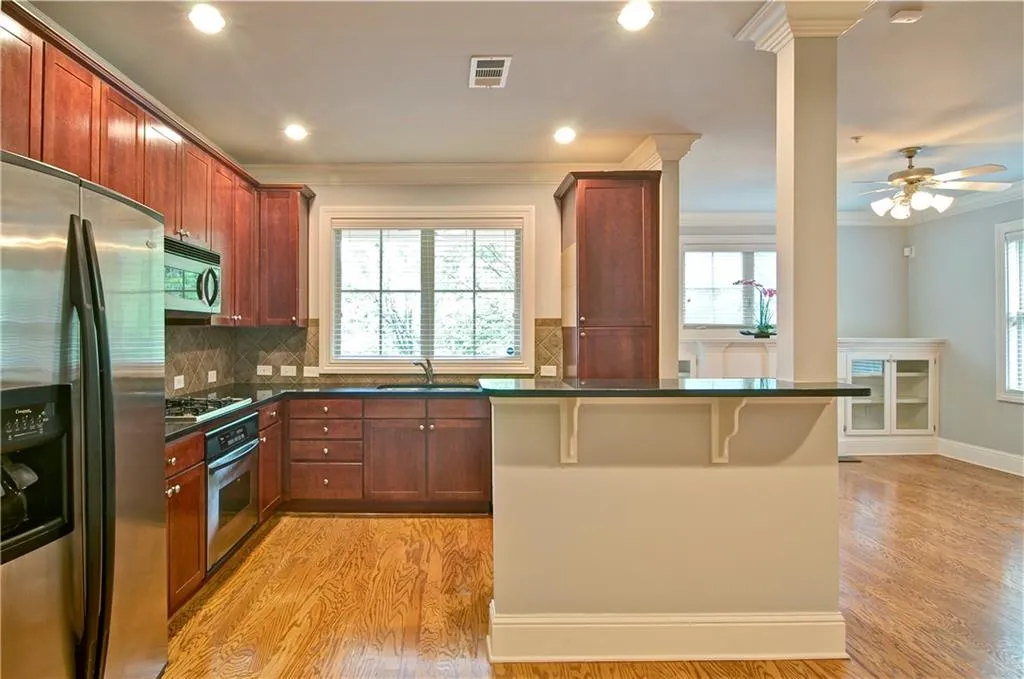 200 Le Gran Cove, Sandy Springs, Georgia 30328, 2 Bedrooms Bedrooms, ,2 BathroomsBathrooms,Residential,Sold,200 Le Gran Cove,6728887