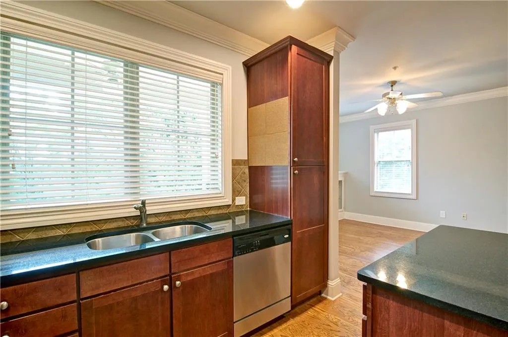 200 Le Gran Cove, Sandy Springs, Georgia 30328, 2 Bedrooms Bedrooms, ,2 BathroomsBathrooms,Residential,Sold,200 Le Gran Cove,6728887