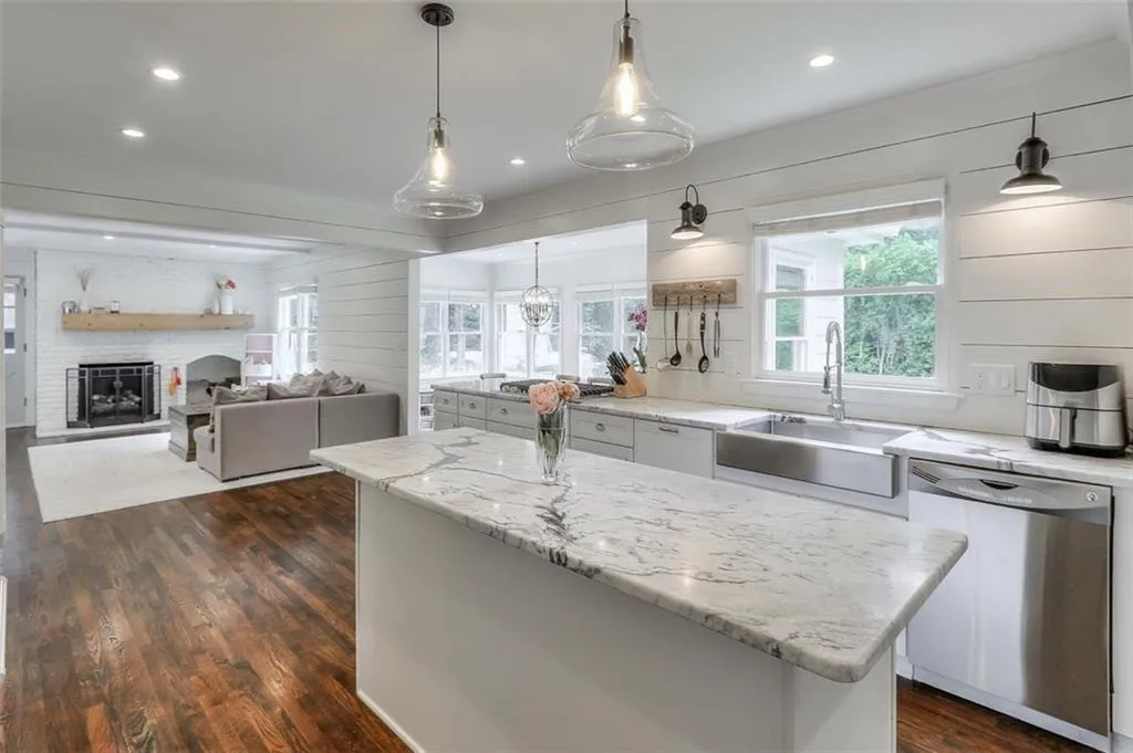 6155 Aberdeen Drive, Atlanta, Georgia 30328, 4 Bedrooms Bedrooms, ,3 BathroomsBathrooms,Residential,Sold,6155 Aberdeen Drive,6736934