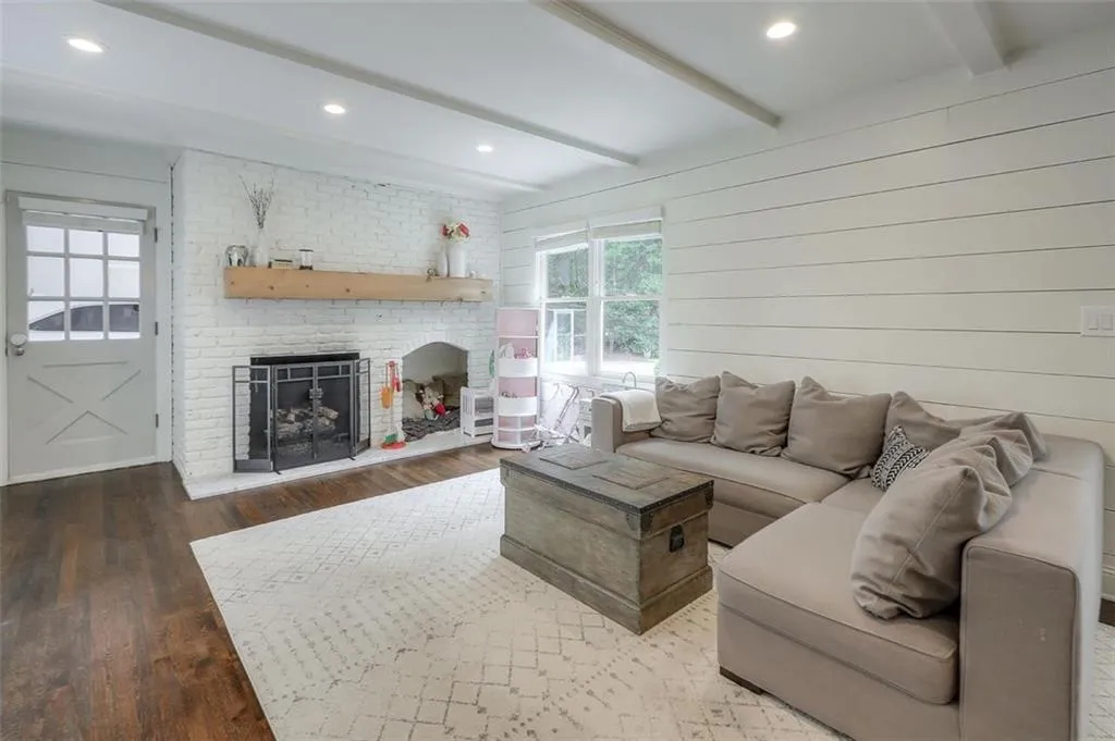 6155 Aberdeen Drive, Atlanta, Georgia 30328, 4 Bedrooms Bedrooms, ,3 BathroomsBathrooms,Residential,Sold,6155 Aberdeen Drive,6736934