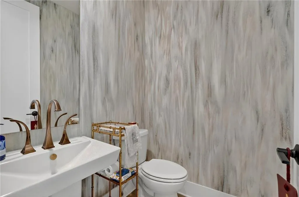 4012 Hazel Nut Lane, Atlanta, Georgia 30342, 4 Bedrooms Bedrooms, ,4 BathroomsBathrooms,Residential,For Sale,4012 Hazel Nut Lane,7695099