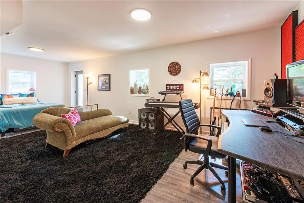 7249 Thornhill Lane, Atlanta, Georgia 30328, 4 Bedrooms Bedrooms, ,4 BathroomsBathrooms,Residential,For Sale,7249 Thornhill Lane,7654131