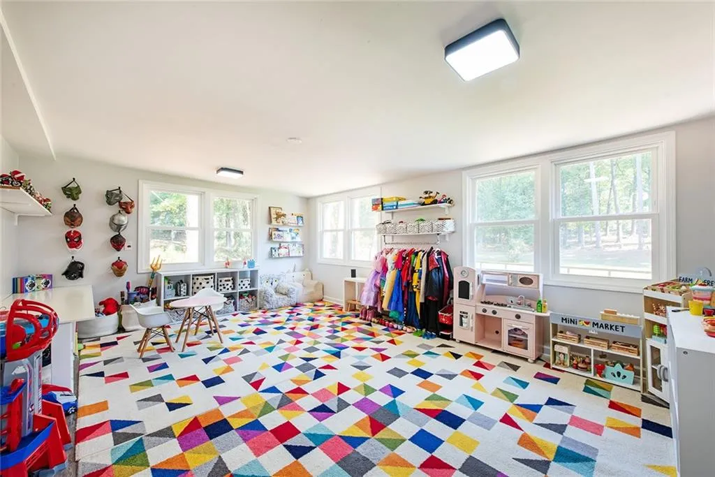 7249 Thornhill Lane, Atlanta, Georgia 30328, 4 Bedrooms Bedrooms, ,4 BathroomsBathrooms,Residential,For Sale,7249 Thornhill Lane,7654131