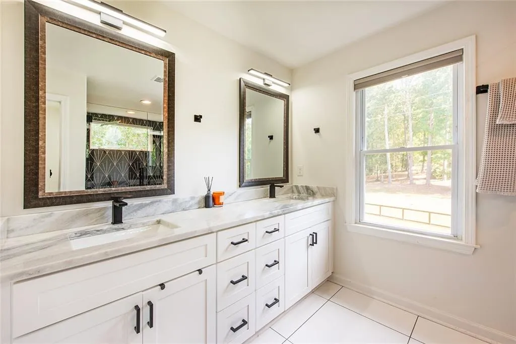 7249 Thornhill Lane, Atlanta, Georgia 30328, 4 Bedrooms Bedrooms, ,4 BathroomsBathrooms,Residential,For Sale,7249 Thornhill Lane,7654131