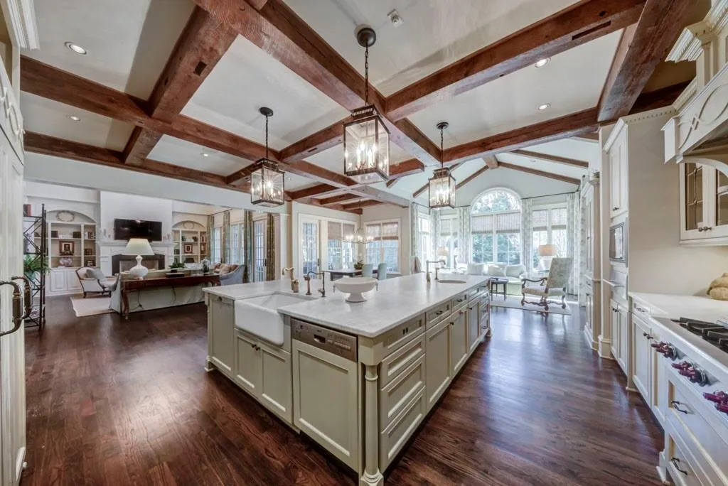 5000 Long Island Drive Nw, Atlanta, Georgia 30327, 5 Bedrooms Bedrooms, ,5 BathroomsBathrooms,Residential,Sold,5000 Long Island Drive Nw,6684822