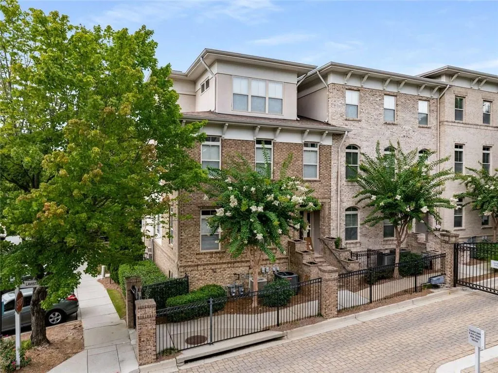 1172 Lavista Circle Ne, Atlanta, Georgia 30324, 2 Bedrooms Bedrooms, ,2 BathroomsBathrooms,Residential,For Sale,1172 Lavista Circle Ne,7618188