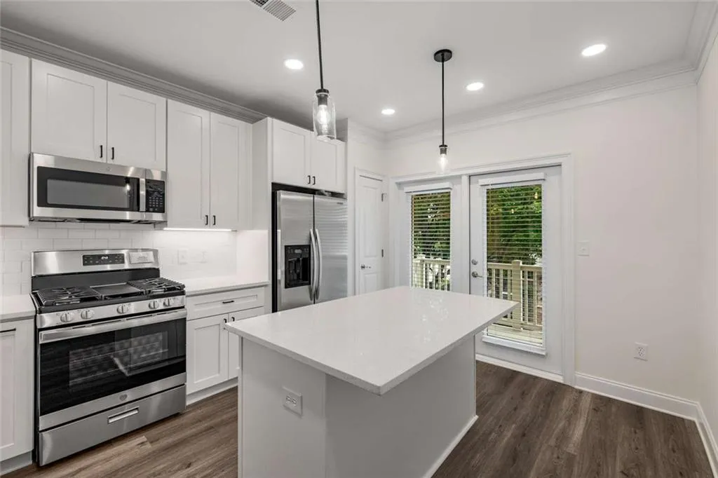 1172 Lavista Circle Ne, Atlanta, Georgia 30324, 2 Bedrooms Bedrooms, ,2 BathroomsBathrooms,Residential,For Sale,1172 Lavista Circle Ne,7618188
