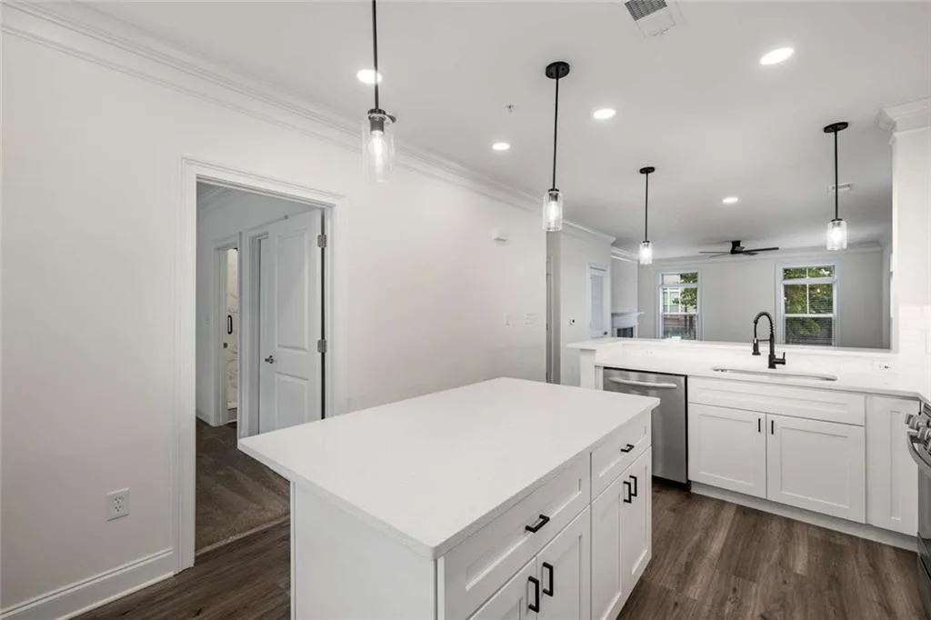 1172 Lavista Circle Ne, Atlanta, Georgia 30324, 2 Bedrooms Bedrooms, ,2 BathroomsBathrooms,Residential,For Sale,1172 Lavista Circle Ne,7618188