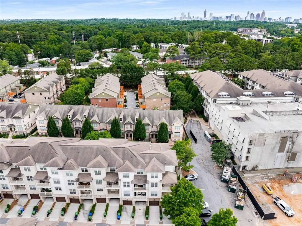 1172 Lavista Circle Ne, Atlanta, Georgia 30324, 2 Bedrooms Bedrooms, ,2 BathroomsBathrooms,Residential,For Sale,1172 Lavista Circle Ne,7618188