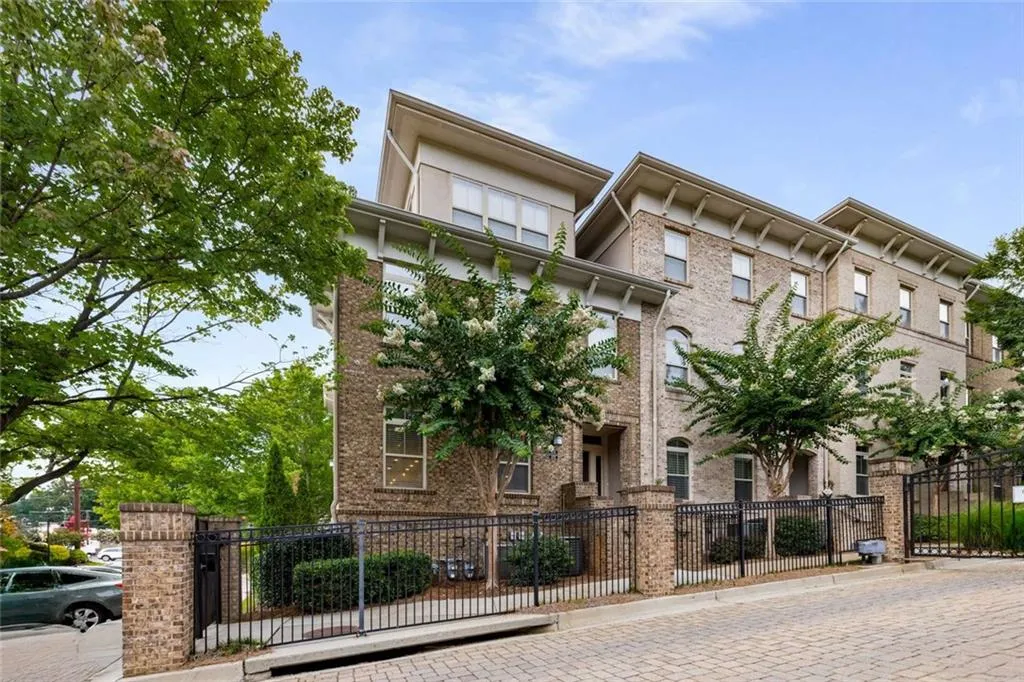 1172 Lavista Circle Ne, Atlanta, Georgia 30324, 2 Bedrooms Bedrooms, ,2 BathroomsBathrooms,Residential,For Sale,1172 Lavista Circle Ne,7618188