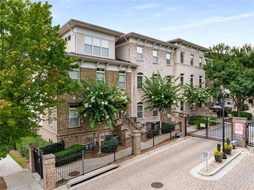 1172 Lavista Circle Ne, Atlanta, Georgia 30324, 2 Bedrooms Bedrooms, ,2 BathroomsBathrooms,Residential,For Sale,1172 Lavista Circle Ne,7618188