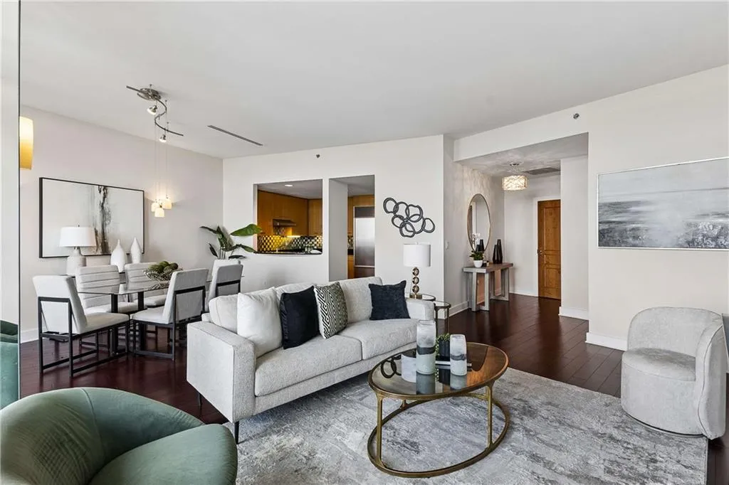 700 Park Regency Place Ne Unit 2404, Atlanta, Georgia 30326, 3 Bedrooms Bedrooms, 0 ,2 BathroomsBathrooms,Residential,For Sale,700 Park Regency Place Ne Unit 2404,7849446