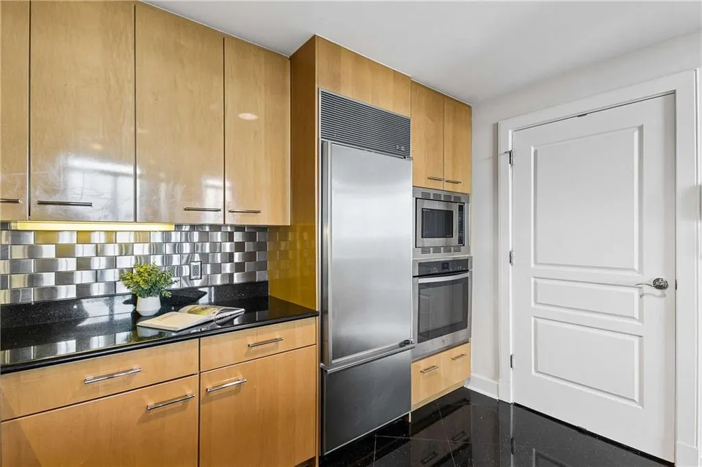 700 Park Regency Place Ne Unit 2404, Atlanta, Georgia 30326, 3 Bedrooms Bedrooms, 0 ,2 BathroomsBathrooms,Residential,For Sale,700 Park Regency Place Ne Unit 2404,7849446