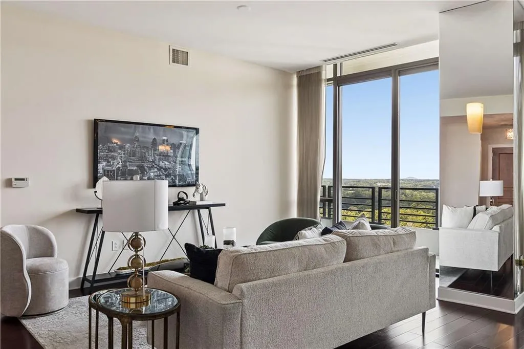 700 Park Regency Place Ne Unit 2404, Atlanta, Georgia 30326, 3 Bedrooms Bedrooms, 0 ,2 BathroomsBathrooms,Residential,For Sale,700 Park Regency Place Ne Unit 2404,7849446