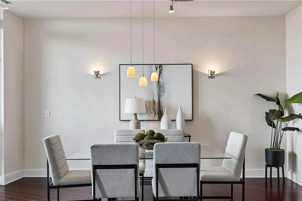 700 Park Regency Place Ne Unit 2404, Atlanta, Georgia 30326, 3 Bedrooms Bedrooms, 0 ,2 BathroomsBathrooms,Residential,For Sale,700 Park Regency Place Ne Unit 2404,7849446