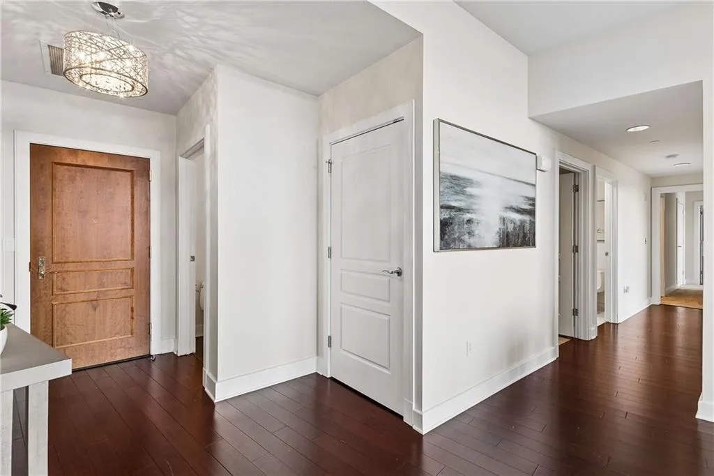 700 Park Regency Place Ne Unit 2404, Atlanta, Georgia 30326, 3 Bedrooms Bedrooms, 0 ,2 BathroomsBathrooms,Residential,For Sale,700 Park Regency Place Ne Unit 2404,7849446