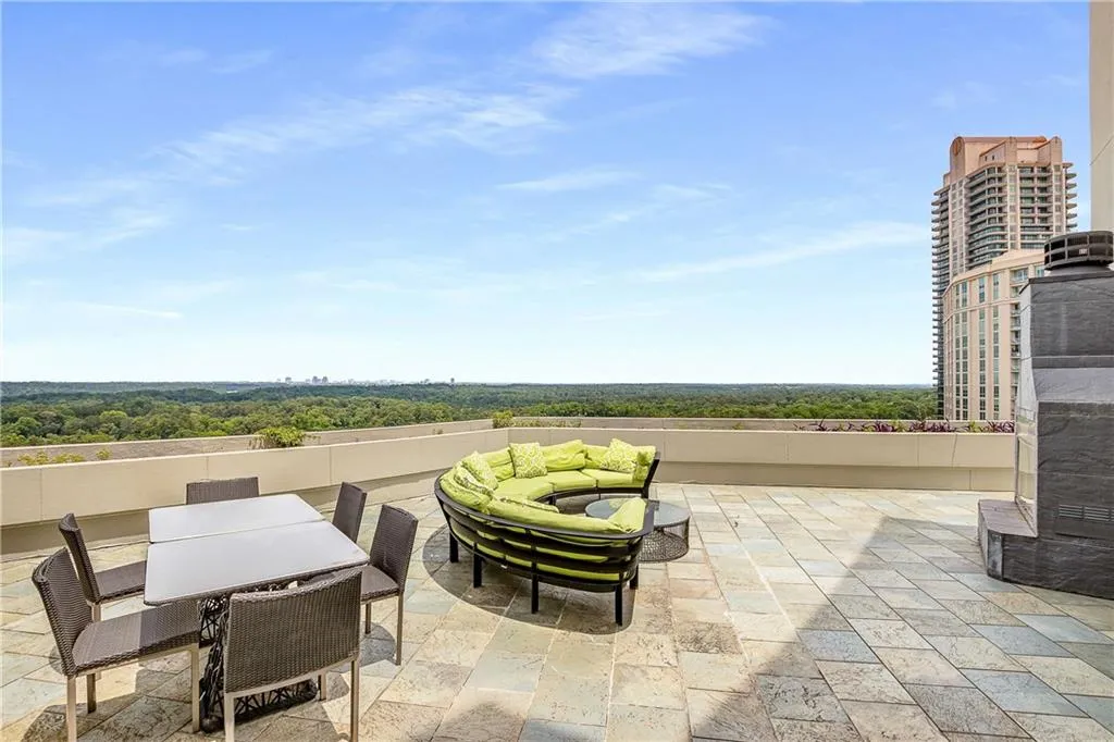 700 Park Regency Place Ne Unit 2404, Atlanta, Georgia 30326, 3 Bedrooms Bedrooms, 0 ,2 BathroomsBathrooms,Residential,For Sale,700 Park Regency Place Ne Unit 2404,7849446