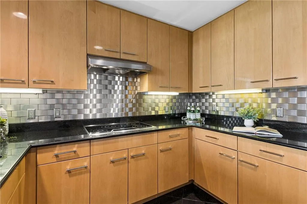 700 Park Regency Place Ne Unit 2404, Atlanta, Georgia 30326, 3 Bedrooms Bedrooms, 0 ,2 BathroomsBathrooms,Residential,For Sale,700 Park Regency Place Ne Unit 2404,7849446